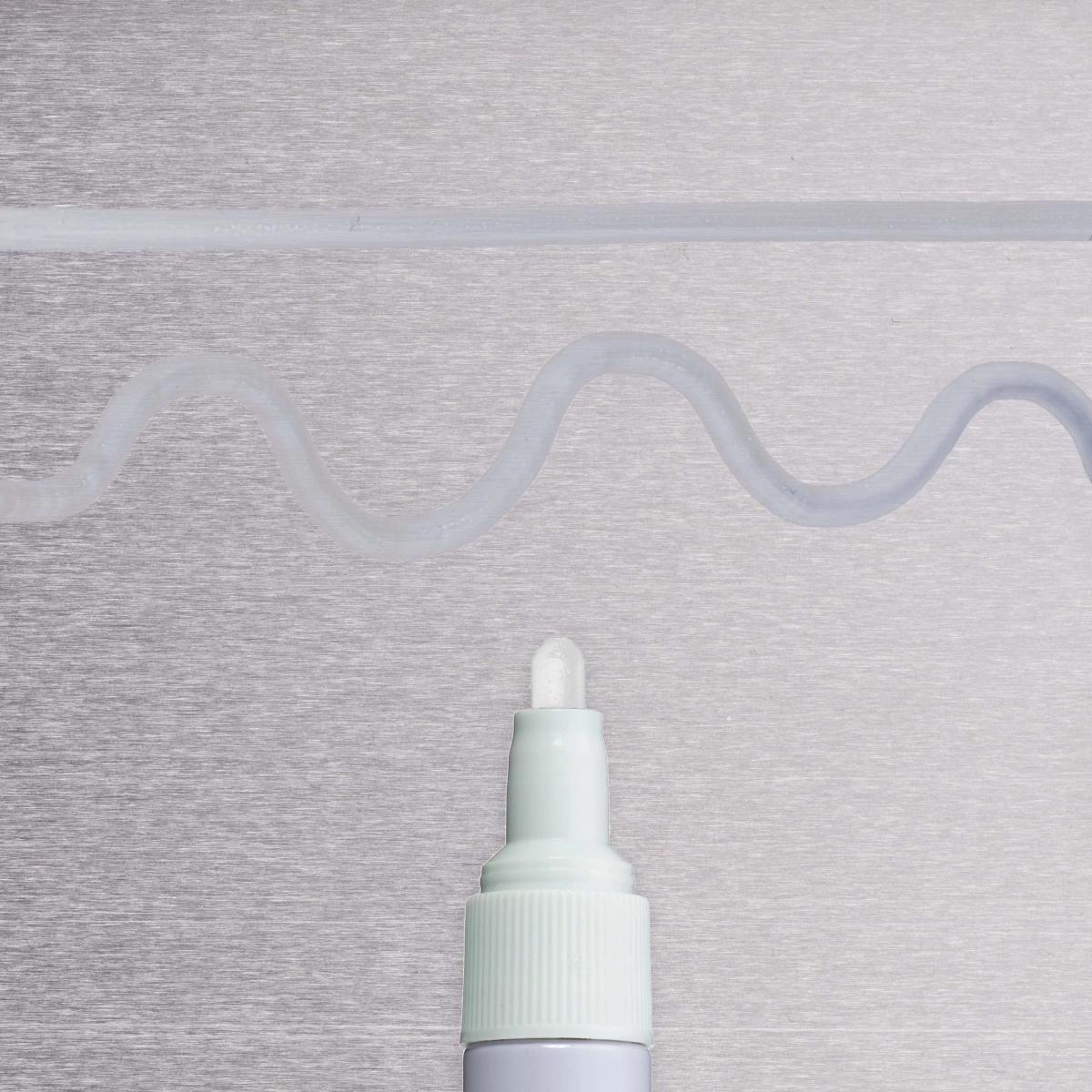 Sakura "Metal Marker Fine" (2mm) White