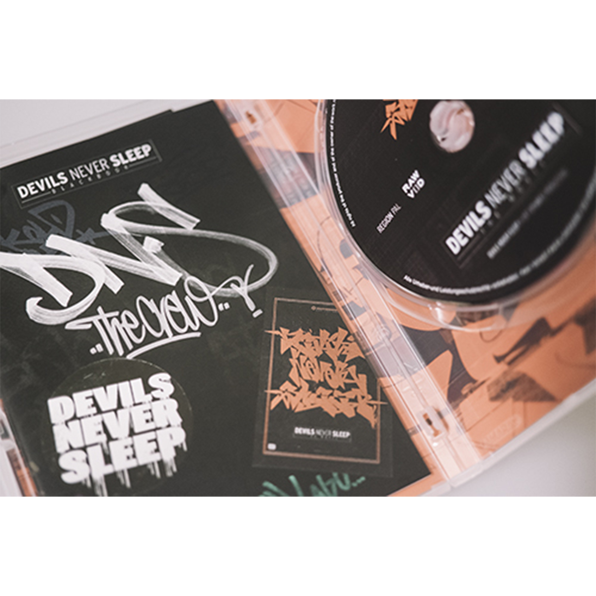DVD Crewbundle "Devils Never Sleep - The Movie Berlin + USB Radicals 1-3 (Komplette Filmreihe)"