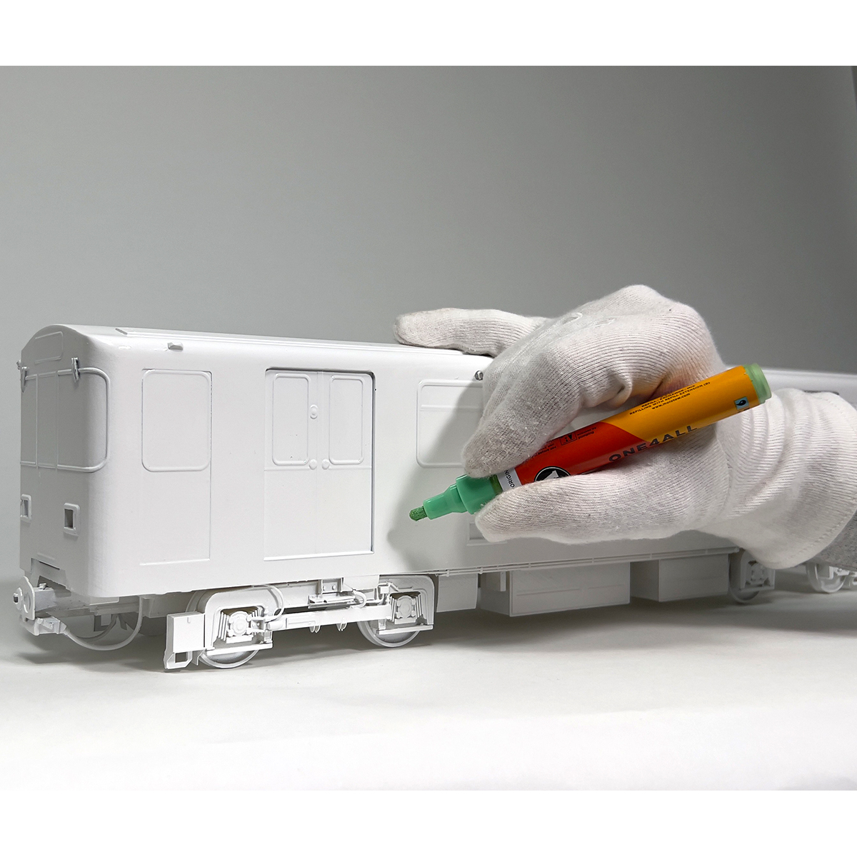 Trainbundle #3 "Modellzug 3D, Uni Posca PC-3M Marker 8er Set & PC-5M Marker 8er Set" (3 Teile)